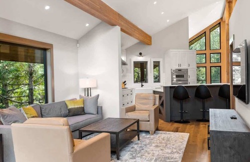 Nicklaus North House | Stylish Family Chalet, Hot Tub, Views, BBQ