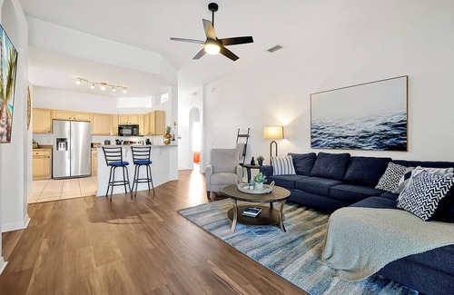 Calabay Parc House | Stylish Family Villa Poolside Paradise Near Parks