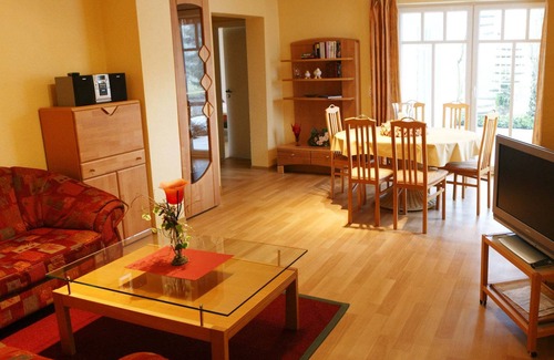 Madfeld Apartment | Stylish flat in Madfeld with private terrace