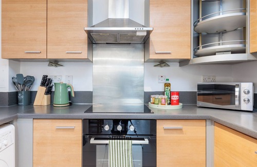 Stratford and New Town Apartment | Stylish Flat in Stratford, London