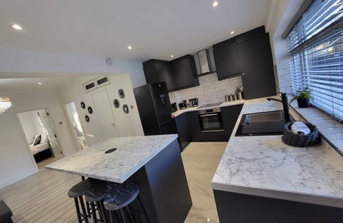 East Ham South House | Stylish Flat | Sleeps 3 | E6