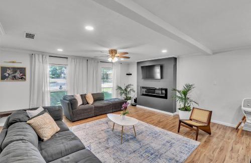 Flower Mound House | Stylish Flower Mound Home with Private Pool home