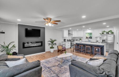 Flower Mound House | Stylish Flower Mound Home with Private Pool home