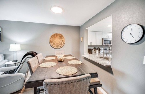 Iona Condo | Stylish Fort Myers Condo ~ 2 Mi to Beaches!