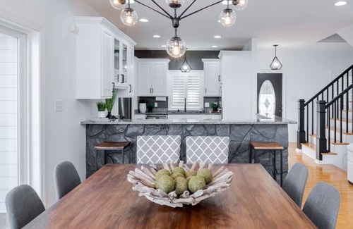 Littleton House | Stylish & Fresh Gaston Lakefront Retreat – Water Trampoline, Hot Tub, Family Fun