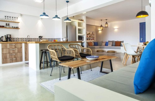 Mikros Gialos Villa | Stylish fully equipped Villa with Private Pool - 2 min Walk to the Beach