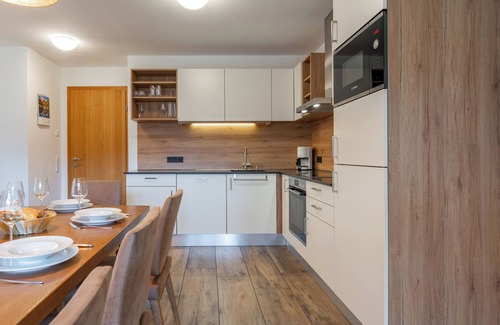 Piesendorf Apartment | Stylish furnished apartment near large ski area