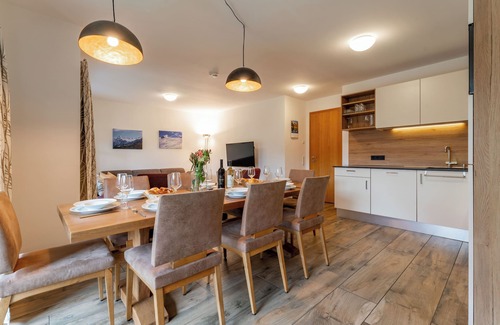 Piesendorf Apartment | Stylish furnished apartment near large ski area
