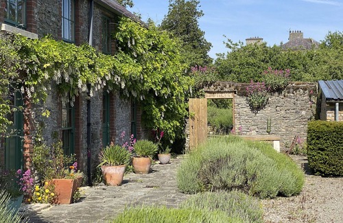 Moone Apartment | Stylish Georgian Stable Yard Studio Apartment