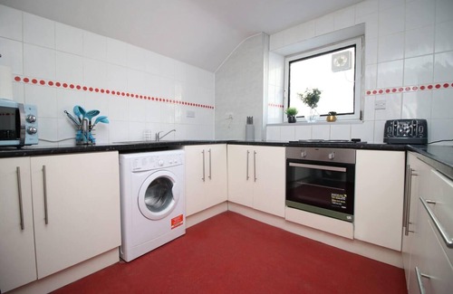 Castle Apartment | Stylish Group Stay - 4Beds Flat at Swansea Centre