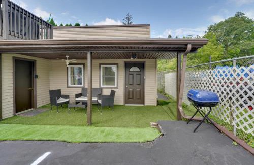 Harveys Lake Apartment | Stylish Harveys Lake Apt - Steps to the Water!