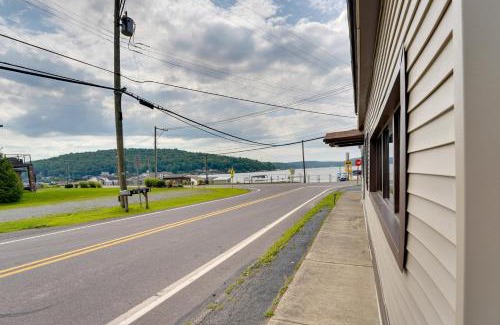 Harveys Lake Apartment | Stylish Harveys Lake Apt - Steps to the Water!
