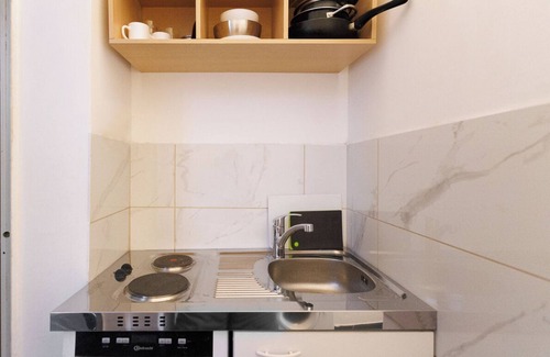 Rudolfsheim-Funfhaus Apartment | Stylish Haven - Near Yppenplatz and Brunnenmarkt