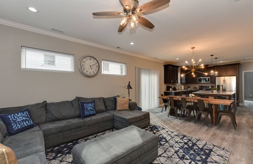 Hampton House | Stylish Home in Phoebus - 5 min to Buckroe Beach