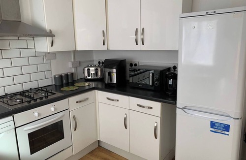 Sneinton House | Stylish Home Near Shopping - Book Summer Stays Now