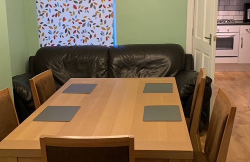 Sneinton House | Stylish Home Near Shopping - Book Summer Stays Now