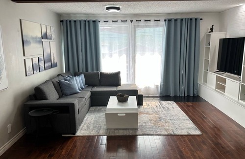 Montgomery House | Stylish Home Near University & Hospitals