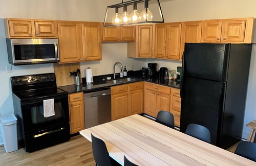 CUF House | Stylish home overlooking the city, walkable to streetcar!
