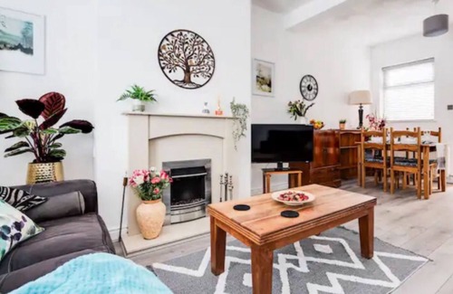 Thatto Heath House | Stylish Home Retreat on outskirts of Liverpool