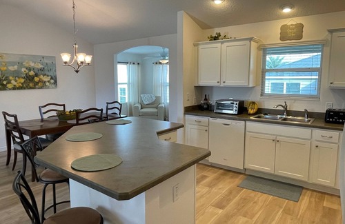 Fruitland Park House | Stylish Home with Golf Cart, Lanai & Prime Location Near Town Squares!