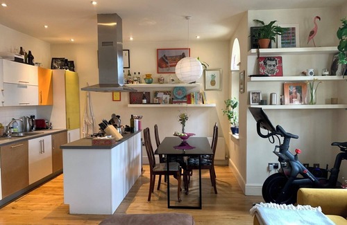 Homerton Apartment | Stylish & Homely 1BD Flat, 1min to Clapton Sqaure!