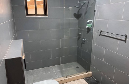 Labone Hotel | Stylish hotel room in Osu