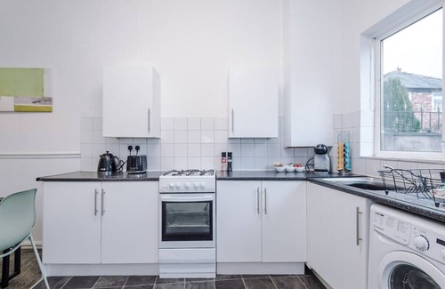 Droylsden House | Stylish House in Manchester Sleeps7|Wi-Fi Parking