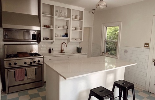 Inglewood House | Stylish Inner-City Character Home, steps to river, restaurants and shops.