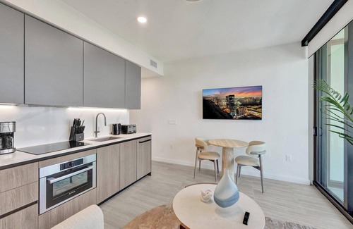 North Beach Apartment | Stylish Junior Suite – Steps from Beach