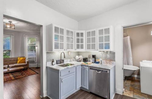 Detroit - Shoreway Apartment | Stylish King Bed, 2BDRM, 1 Mile to DTWN, Game Room