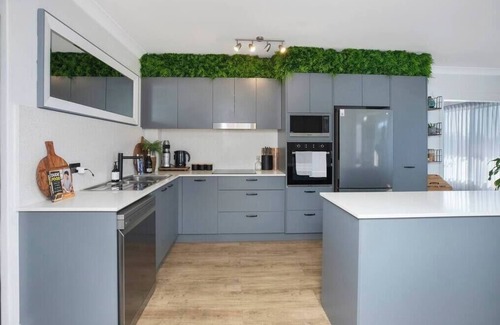 Forster Apartment | Stylish Lake Front Apartment - Walk to Forster Town Centre