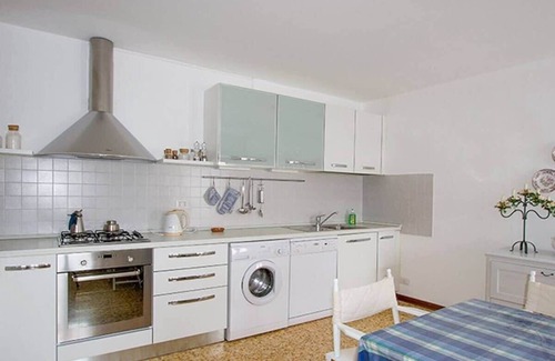 Campagnano di Roma Apartment | Stylish Lake Maggiore apartment with lake views