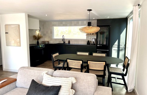 Bellingham Cottage | Stylish lakeside neighborhood cottage w/hot tub.