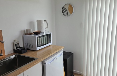 Otumoetai Apartment | Stylish light filled apartment in quiet street. 15 min to the Mount beaches!