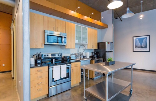 The Gulch Apartment | Stylish Loft 0.7 Miles From Downtown!