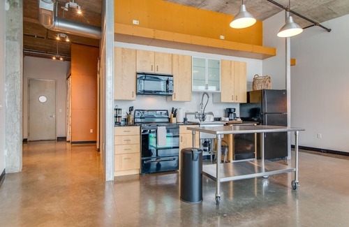 The Gulch Apartment | Stylish Loft 0.7 Miles From Downtown!