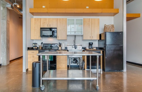 The Gulch Apartment | Stylish Loft 0.7 Miles From Downtown!