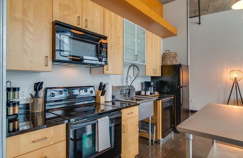 The Gulch Apartment | Stylish Loft 0.7 Miles From Downtown!