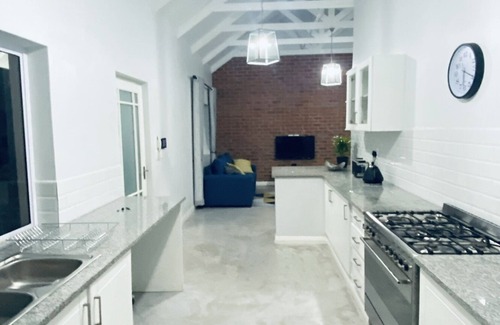 Durban North Apartment | Stylish Loft-style Apartment - Close to all the Action