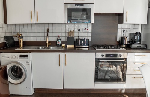 Wood Street Apartment | stylish london apartment