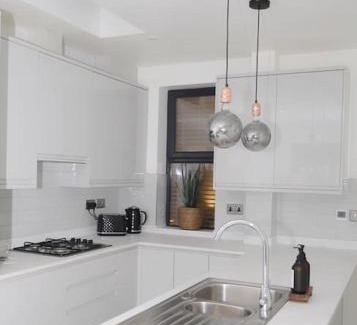 Lea Bridge Apartment | Stylish London Flat with Garden, Close to City