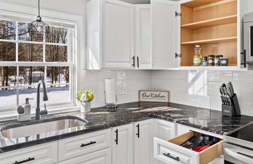 Bristol House | Stylish & Luxurious 3 BDR Home with Play Station