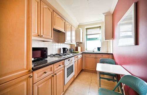 Kilburn Apartment | Stylish Mapesbury Escape