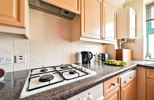 Kilburn Apartment | Stylish Mapesbury Escape
