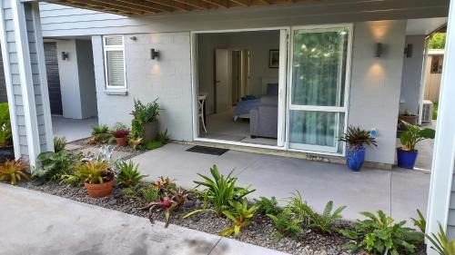 Tauranga Apartment | Stylish Matua Apartment