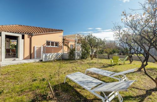 Bijela Apartment | Stylish Mini-House with Garden & Beach