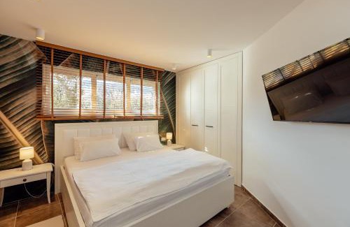 Bijela Apartment | Stylish Mini-House with Garden & Beach