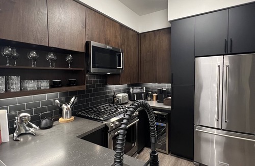 Mid City Apartment | Stylish Miracle Mile Studio