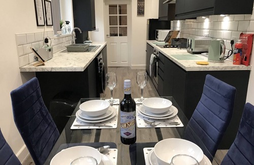 Whitefield House | Stylish modern 3-bed house nr Manchester City Ctr