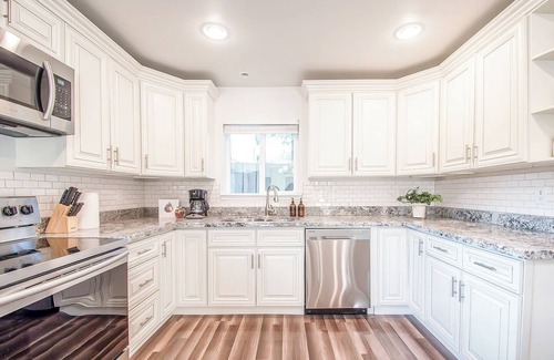 Judkins Park House | Stylish Modern Farmhouse w/Yard 10 mins from DT